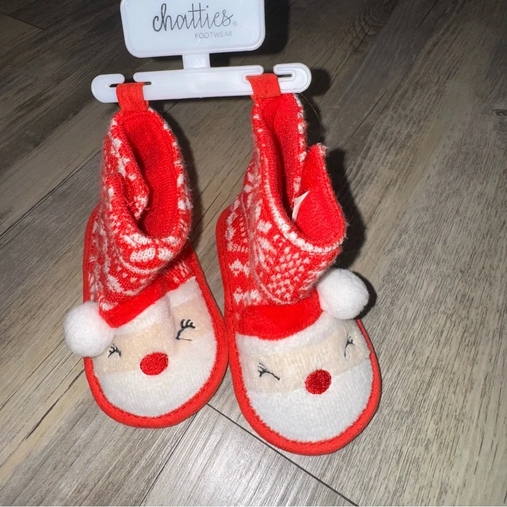 ☀️6/$20☀️ Chatties Red and White Festive Slippers